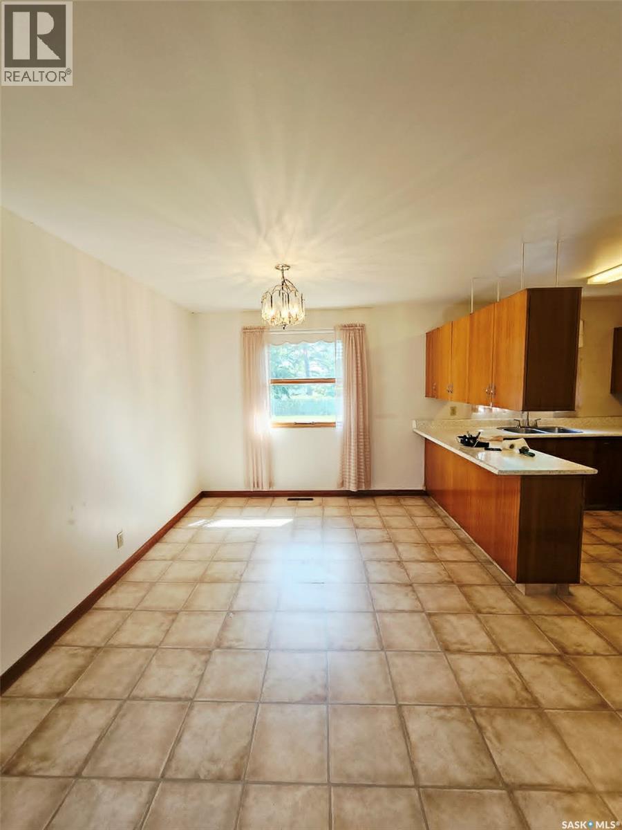 123 Riedel AVENUE W - Image 6