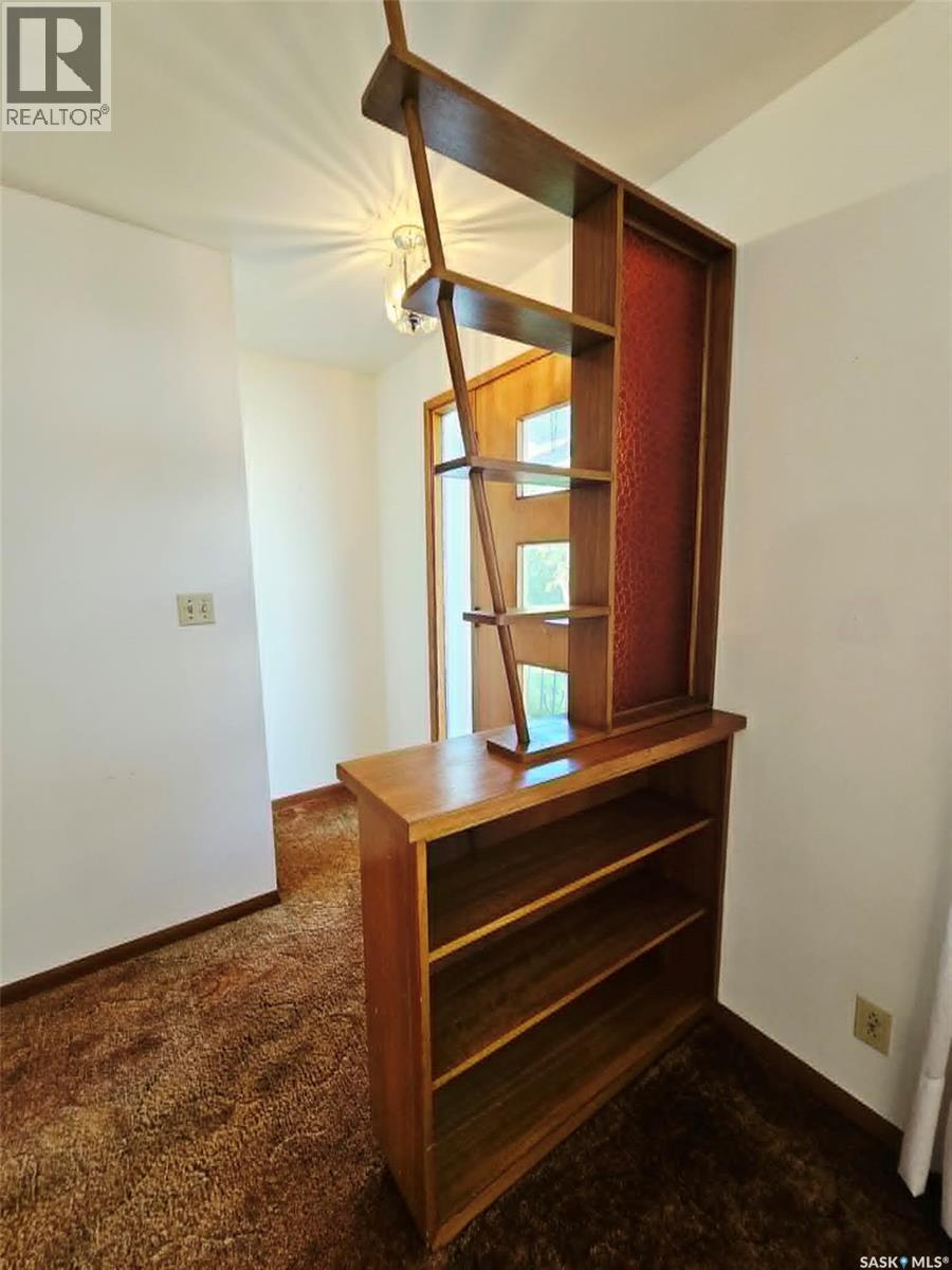 123 Riedel AVENUE W - 11