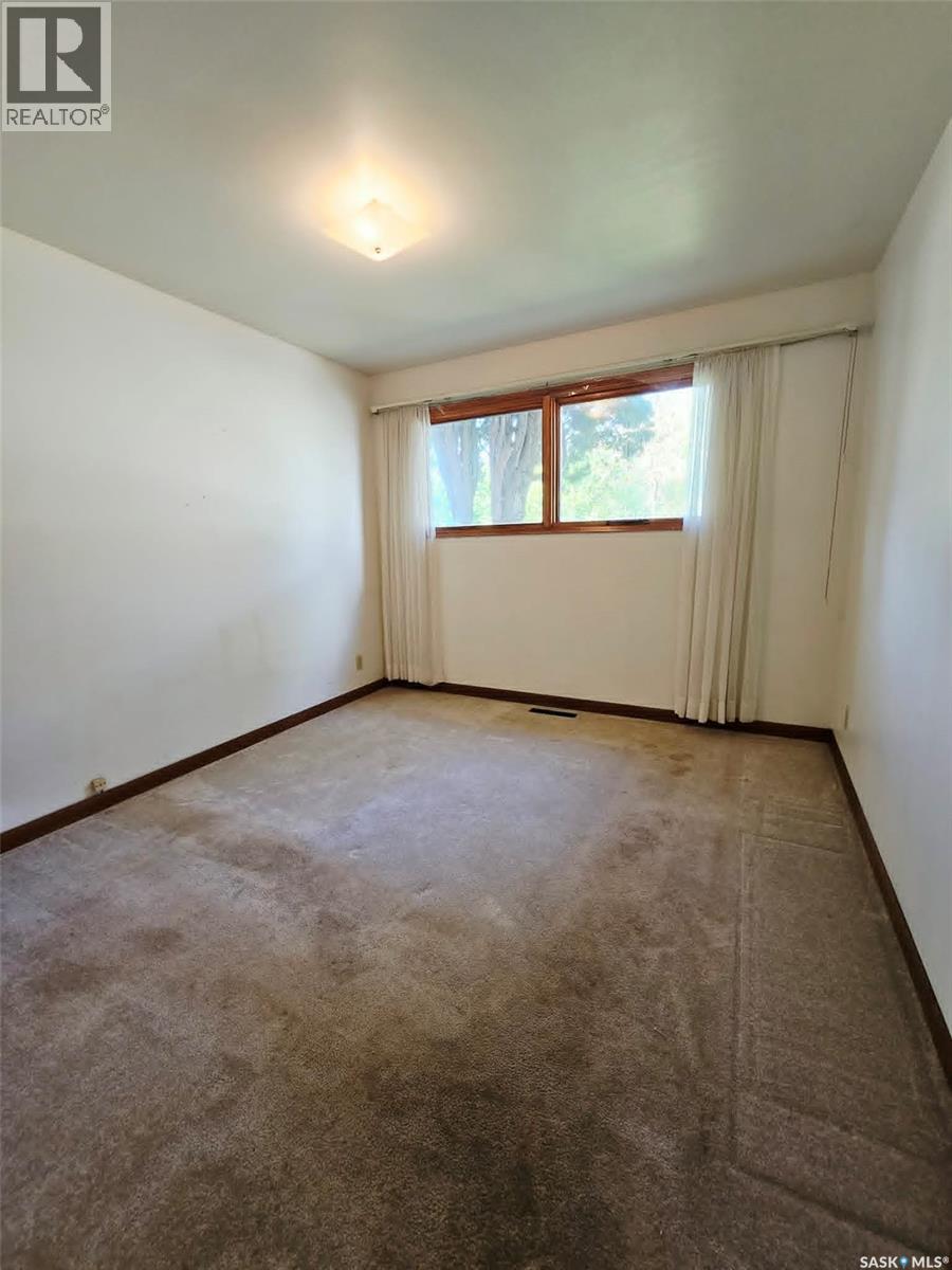 123 Riedel AVENUE W - Image 16