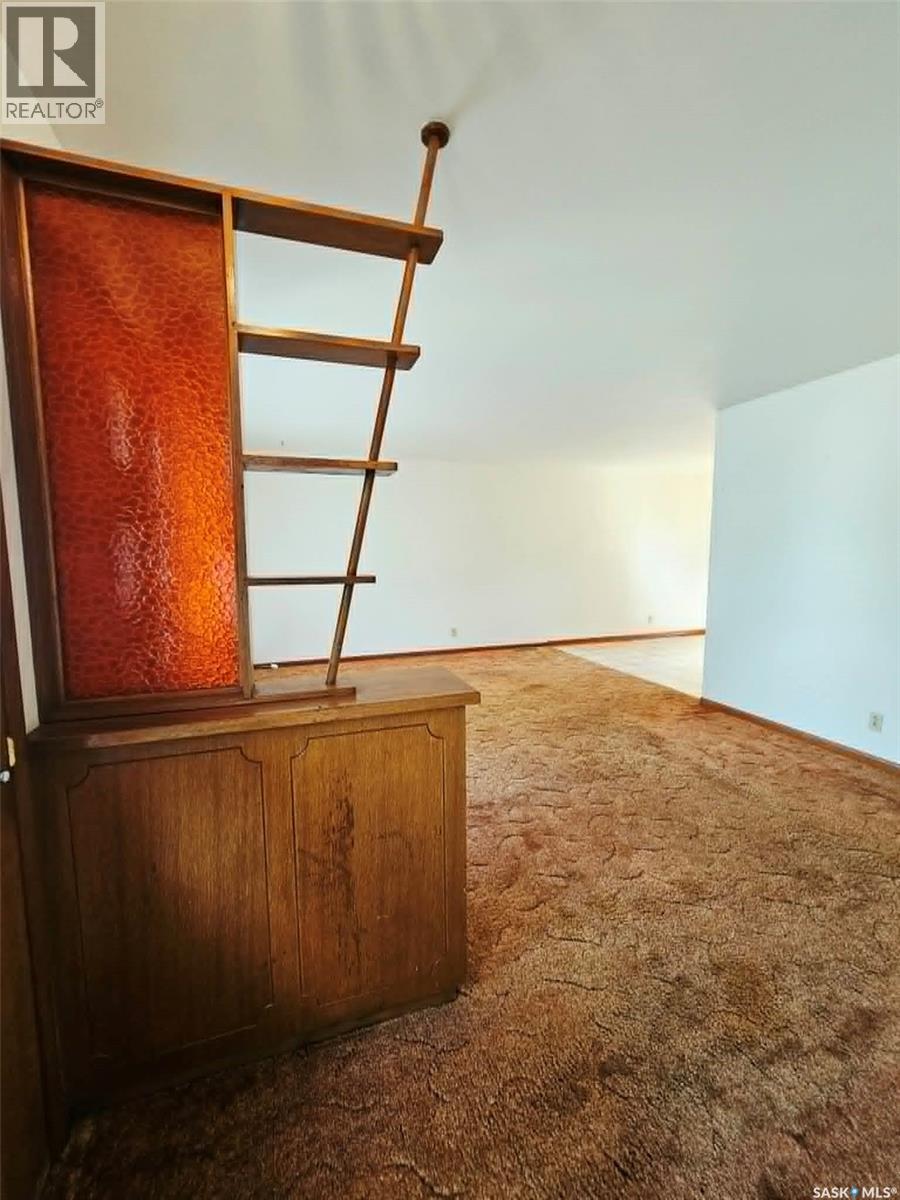 123 Riedel AVENUE W - Image 13
