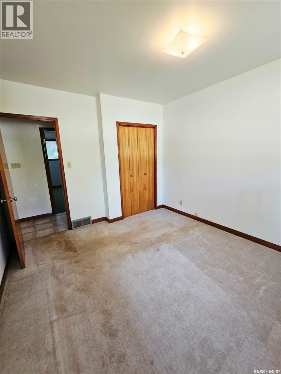 123 Riedel AVENUE W - 17