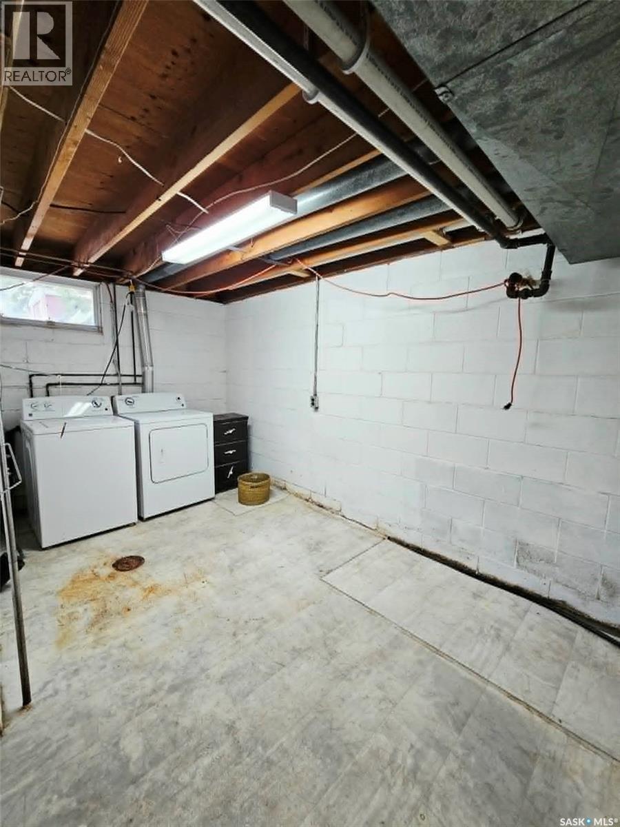 123 Riedel AVENUE W - 28
