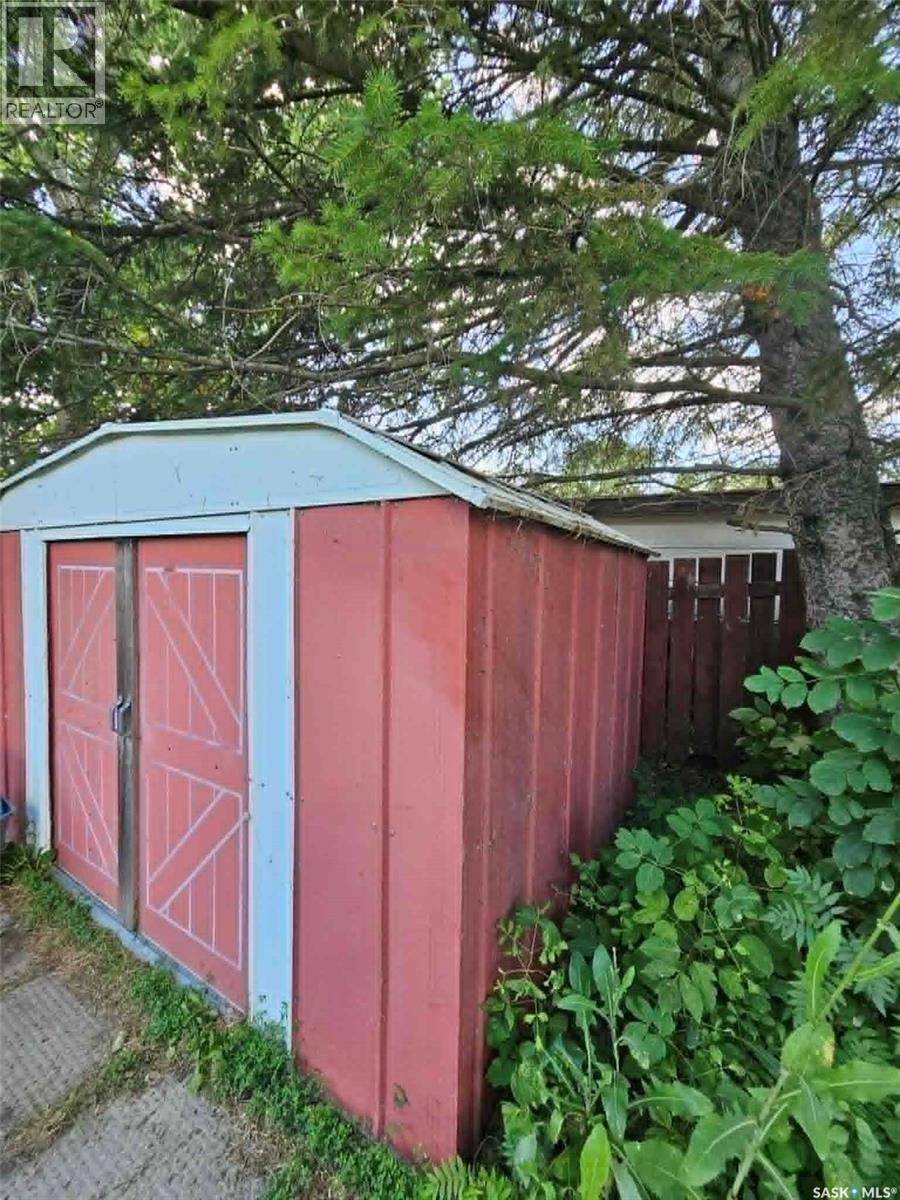 123 Riedel AVENUE W - 41