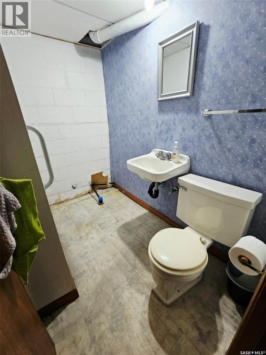 123 Riedel AVENUE W - 27