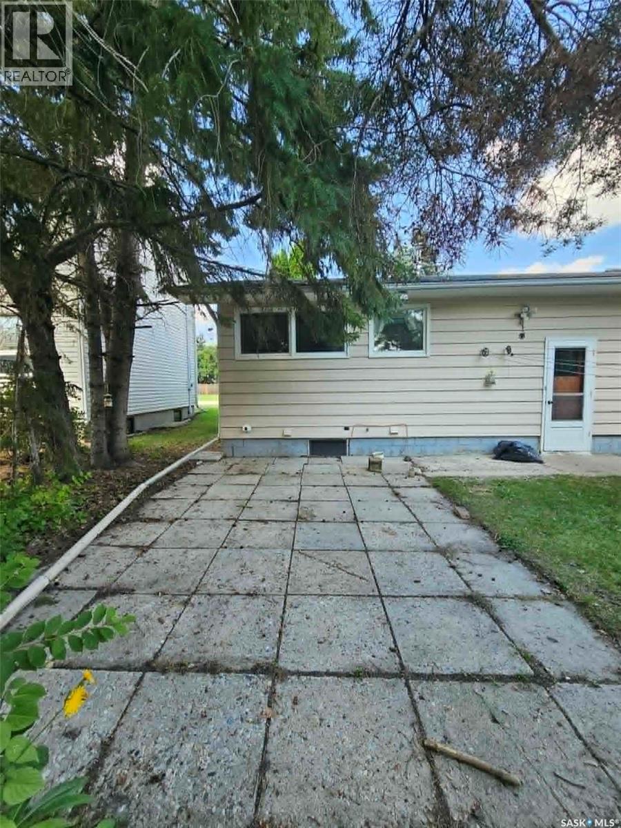 123 Riedel AVENUE W - 34