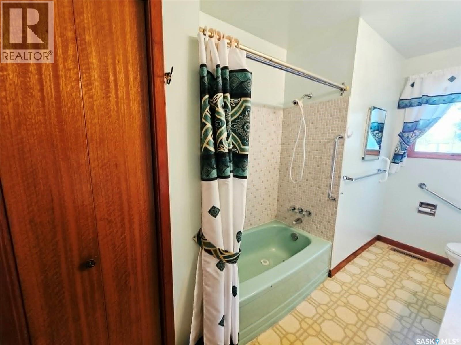 123 Riedel AVENUE W - Image 22
