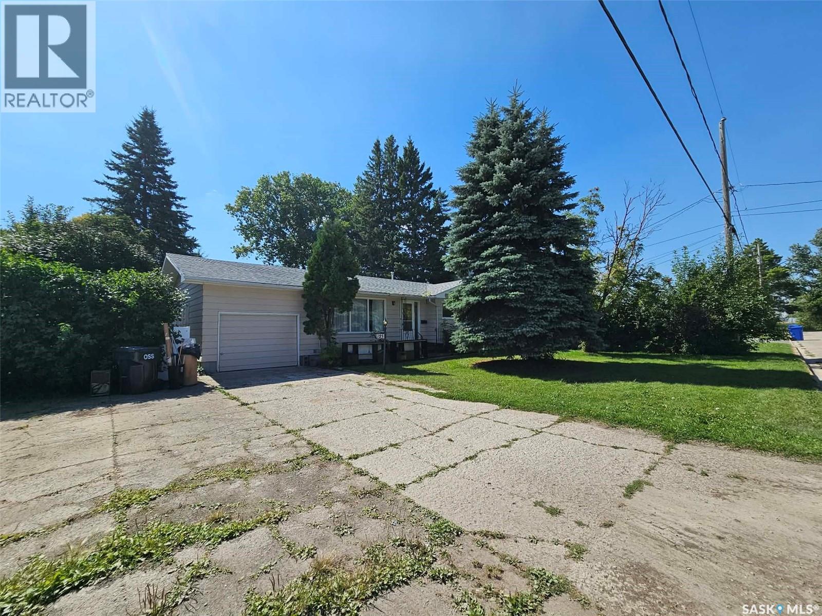 123 Riedel AVENUE W - 43