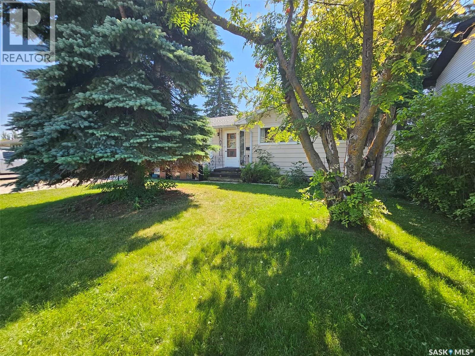 123 Riedel AVENUE W - 44