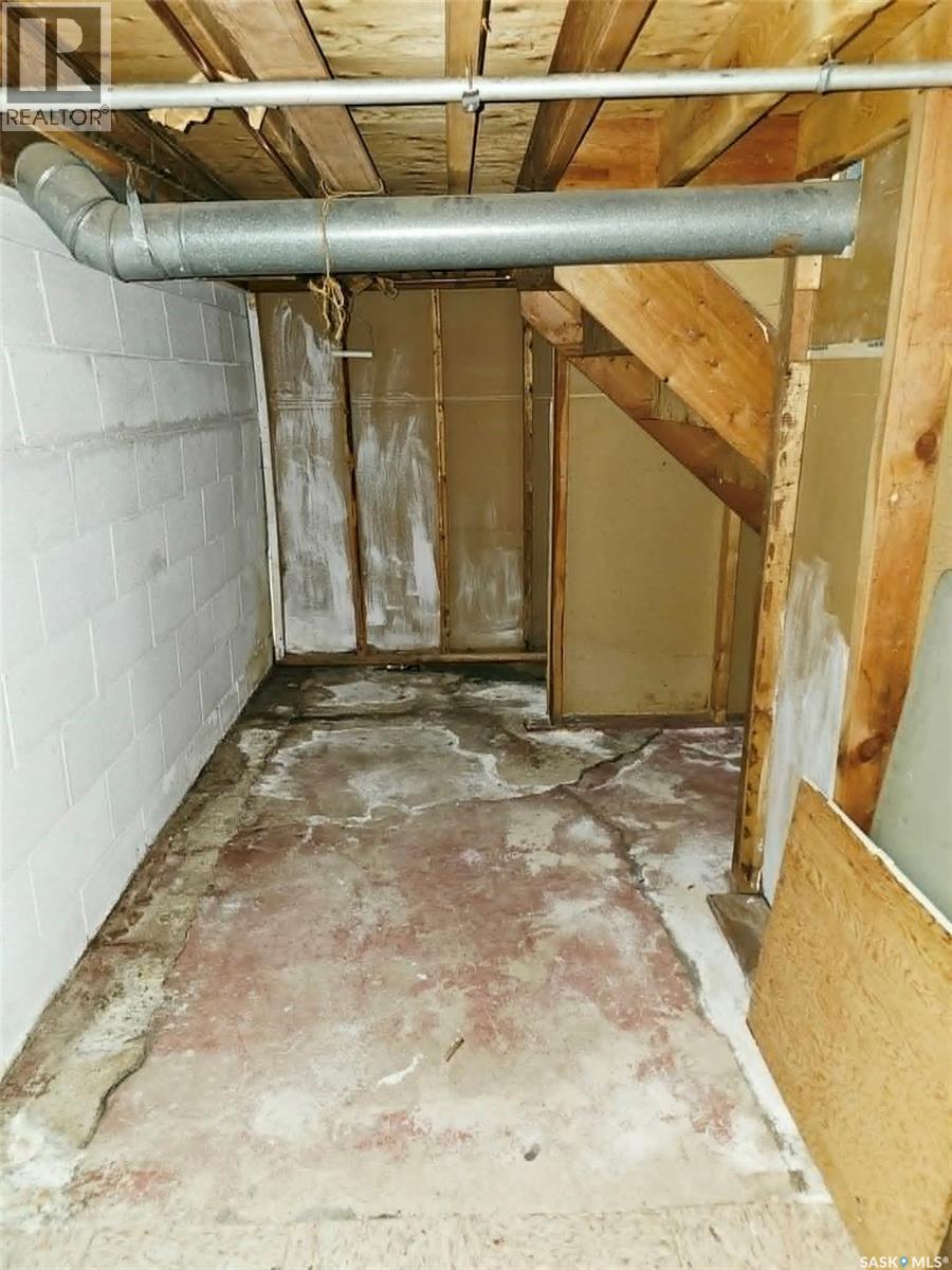 123 Riedel AVENUE W - 26