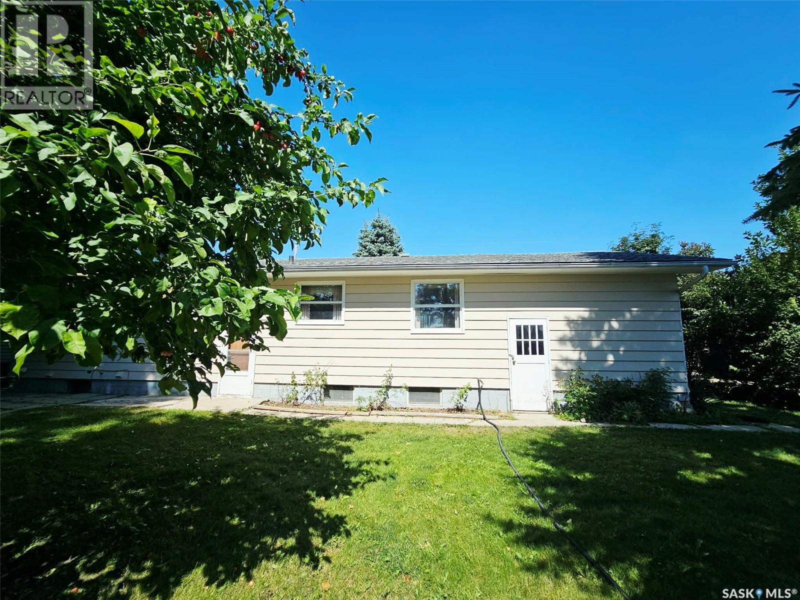 123 Riedel AVENUE W - 36