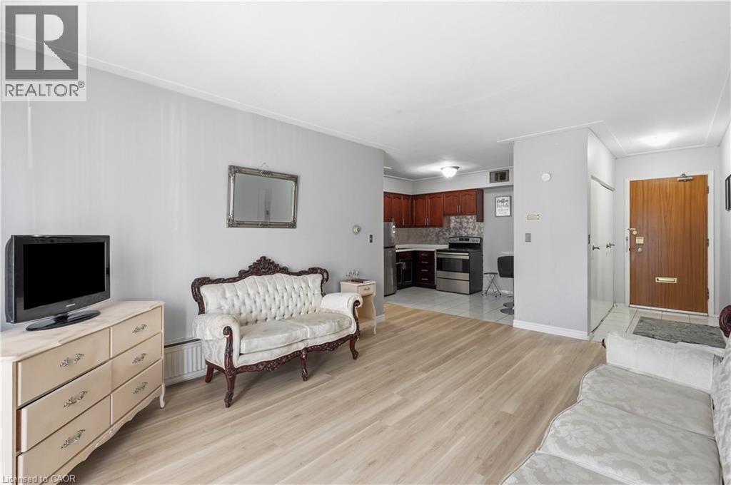 #208 8 WOODMAN Drive S - Image 13