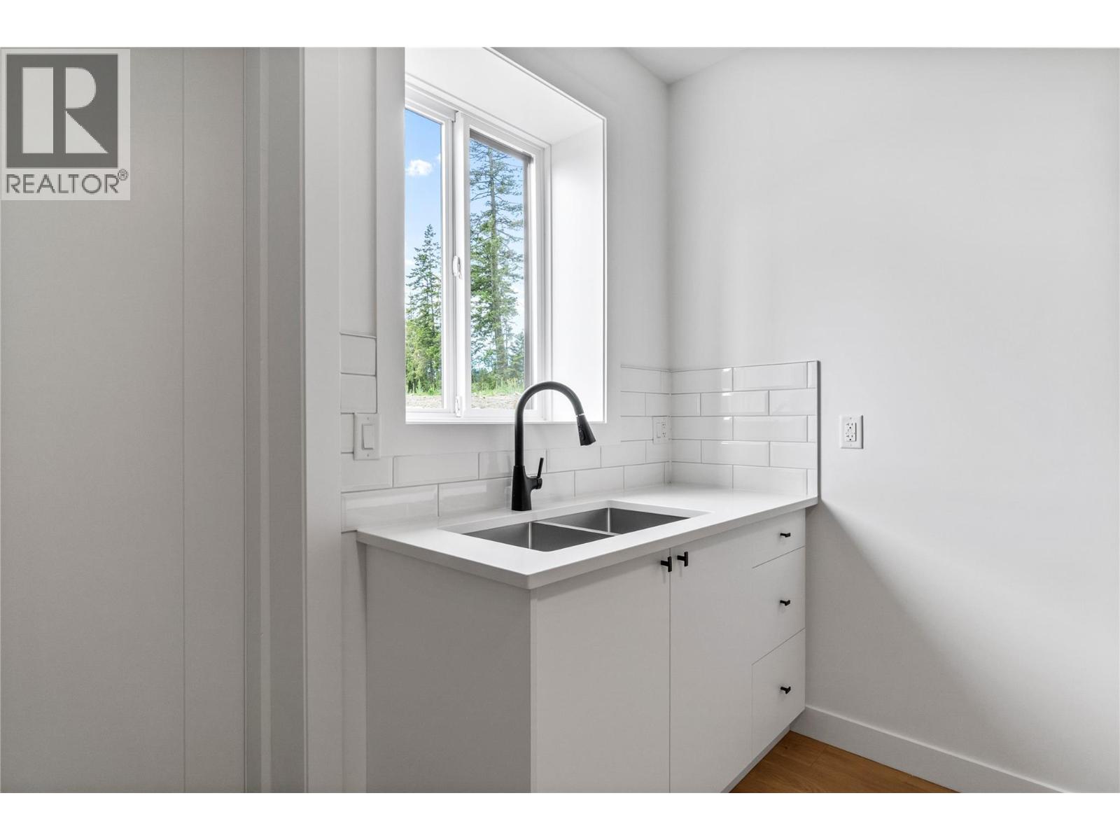 6841 42 Street NE - 47