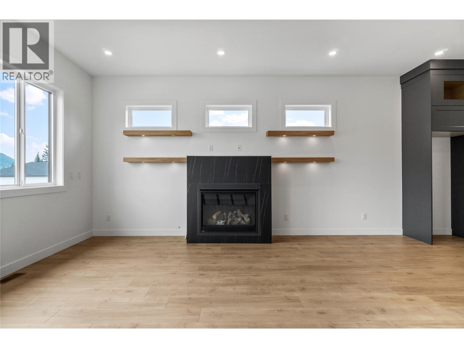 6841 42 Street NE - 10