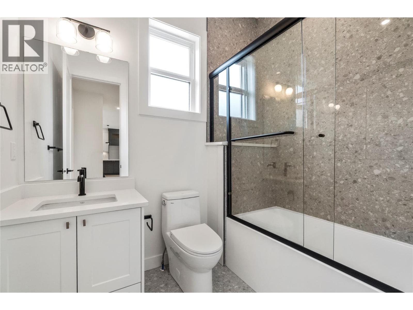 6841 42 Street NE - 34