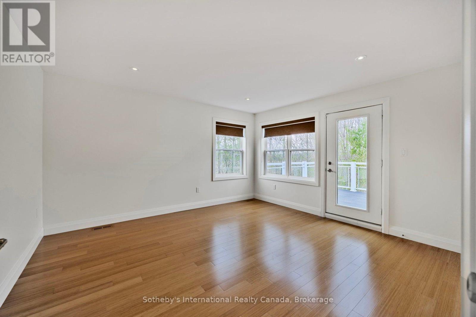 2 SWAN LANE - 31
