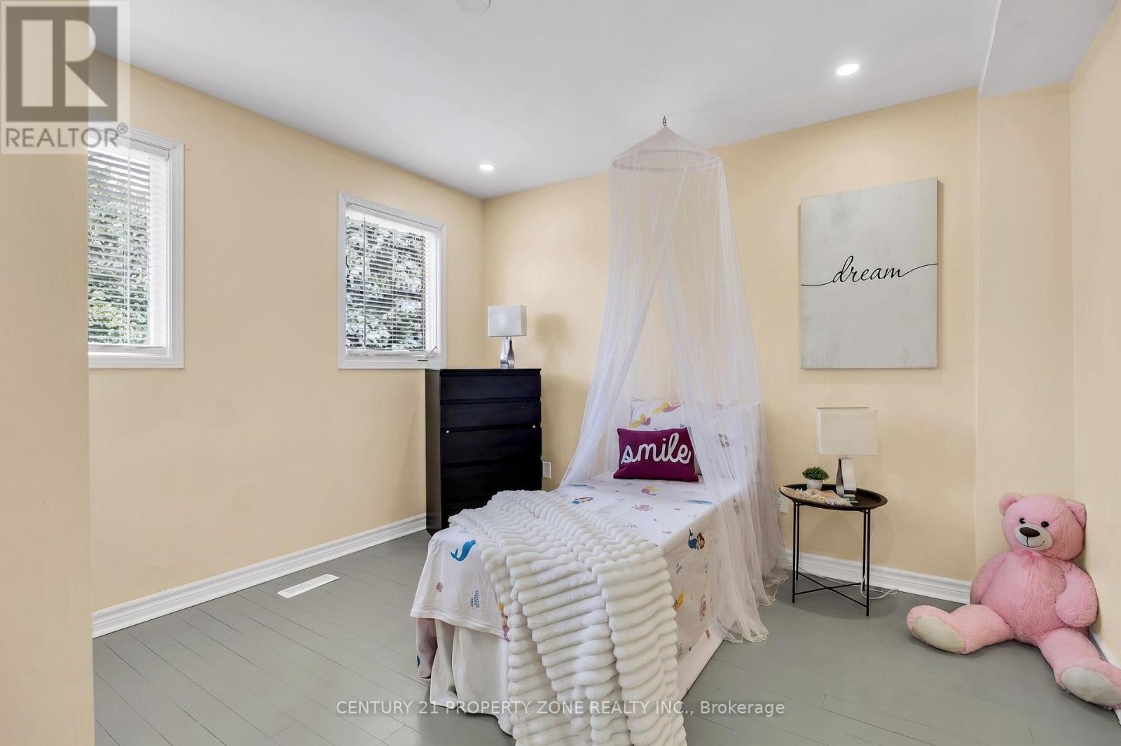 27 BASSETT BOULEVARD - Image 17
