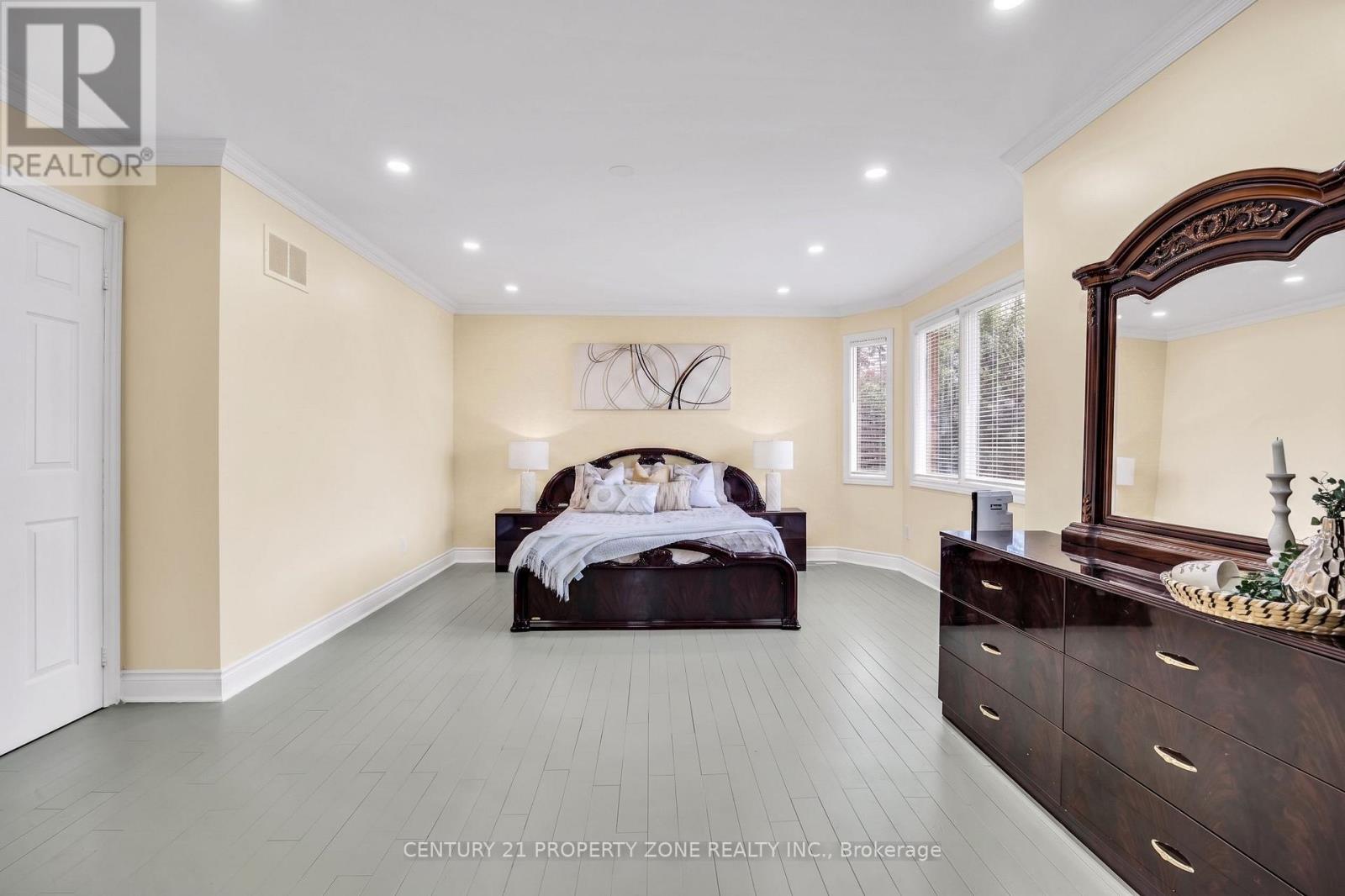 27 BASSETT BOULEVARD - 15