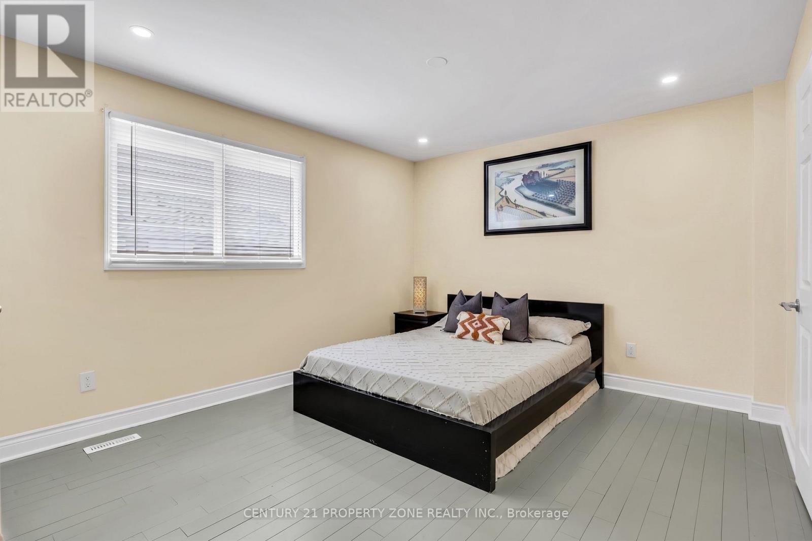 27 BASSETT BOULEVARD - Image 16