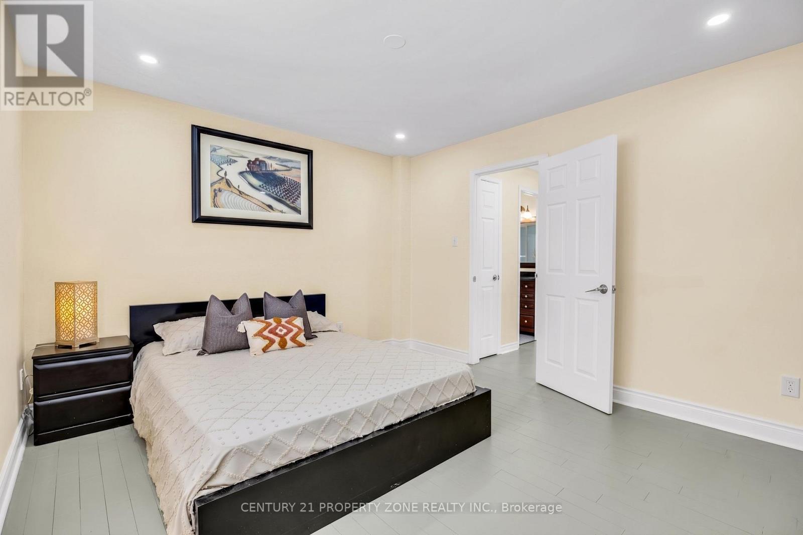 27 BASSETT BOULEVARD - 21