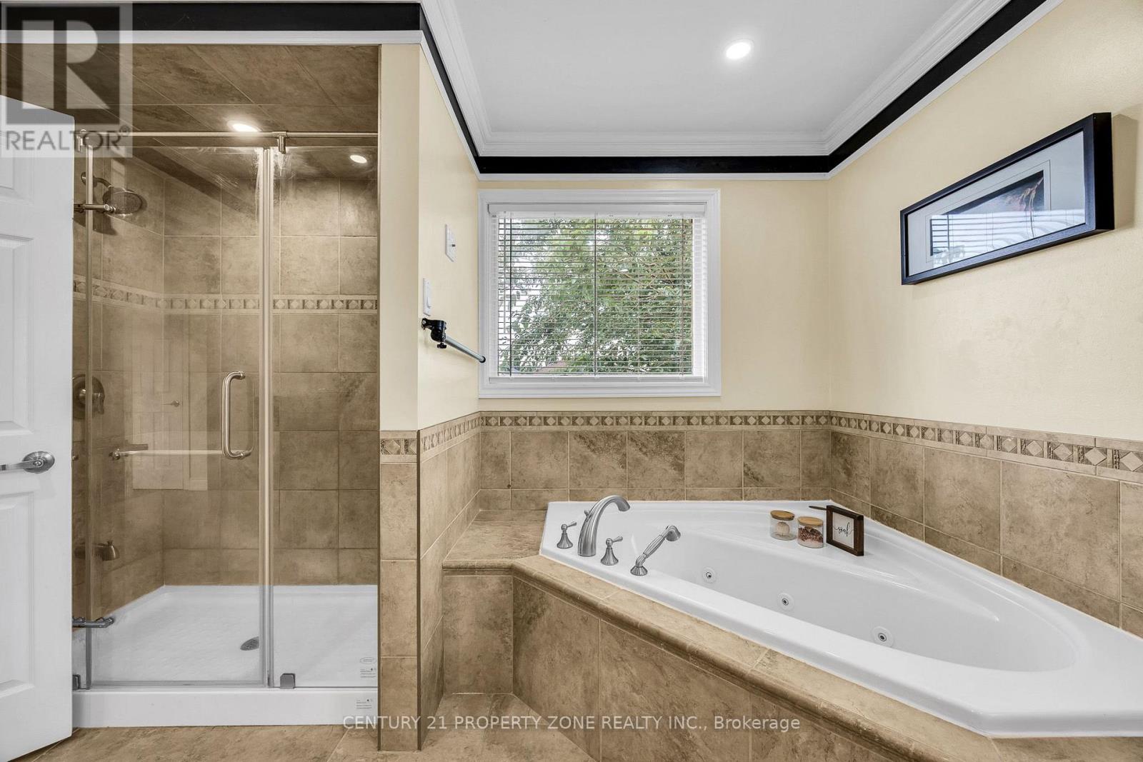 27 BASSETT BOULEVARD - 24