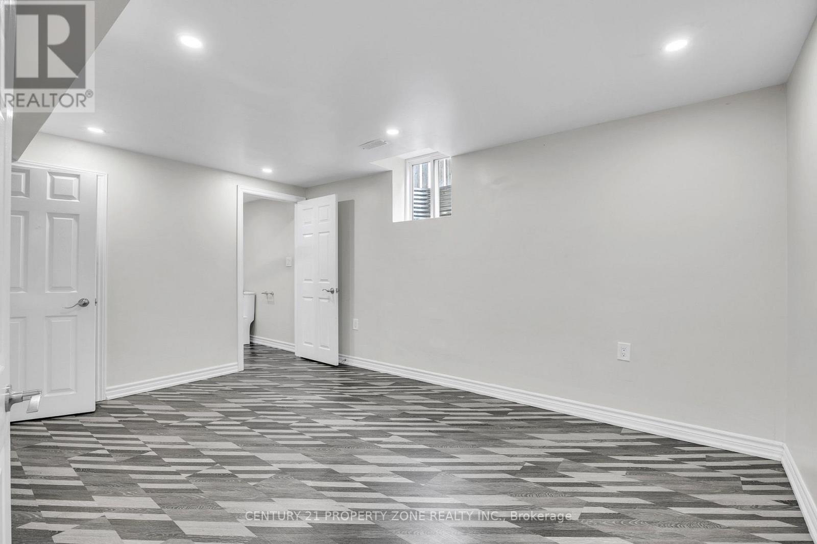 27 BASSETT BOULEVARD - Image 29