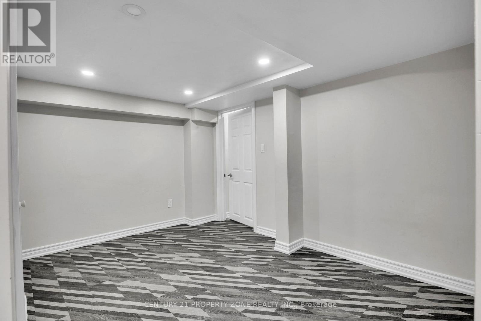 27 BASSETT BOULEVARD - Image 33
