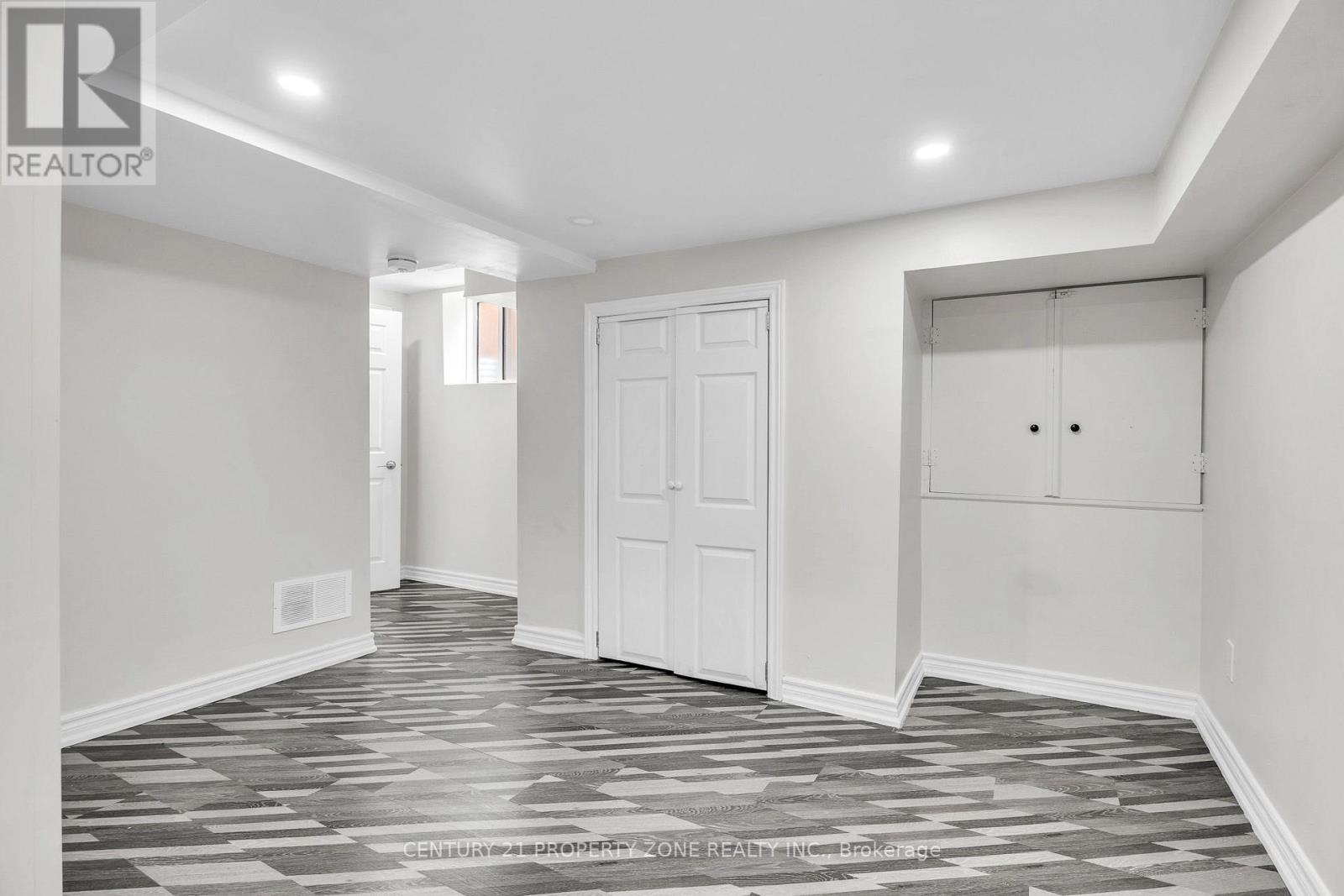 27 BASSETT BOULEVARD - 36