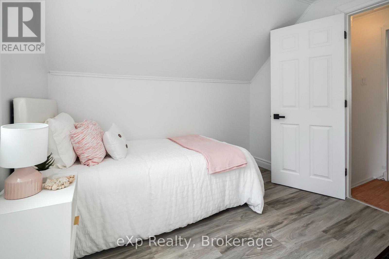 84 VICTORIA BOULEVARD - Image 24