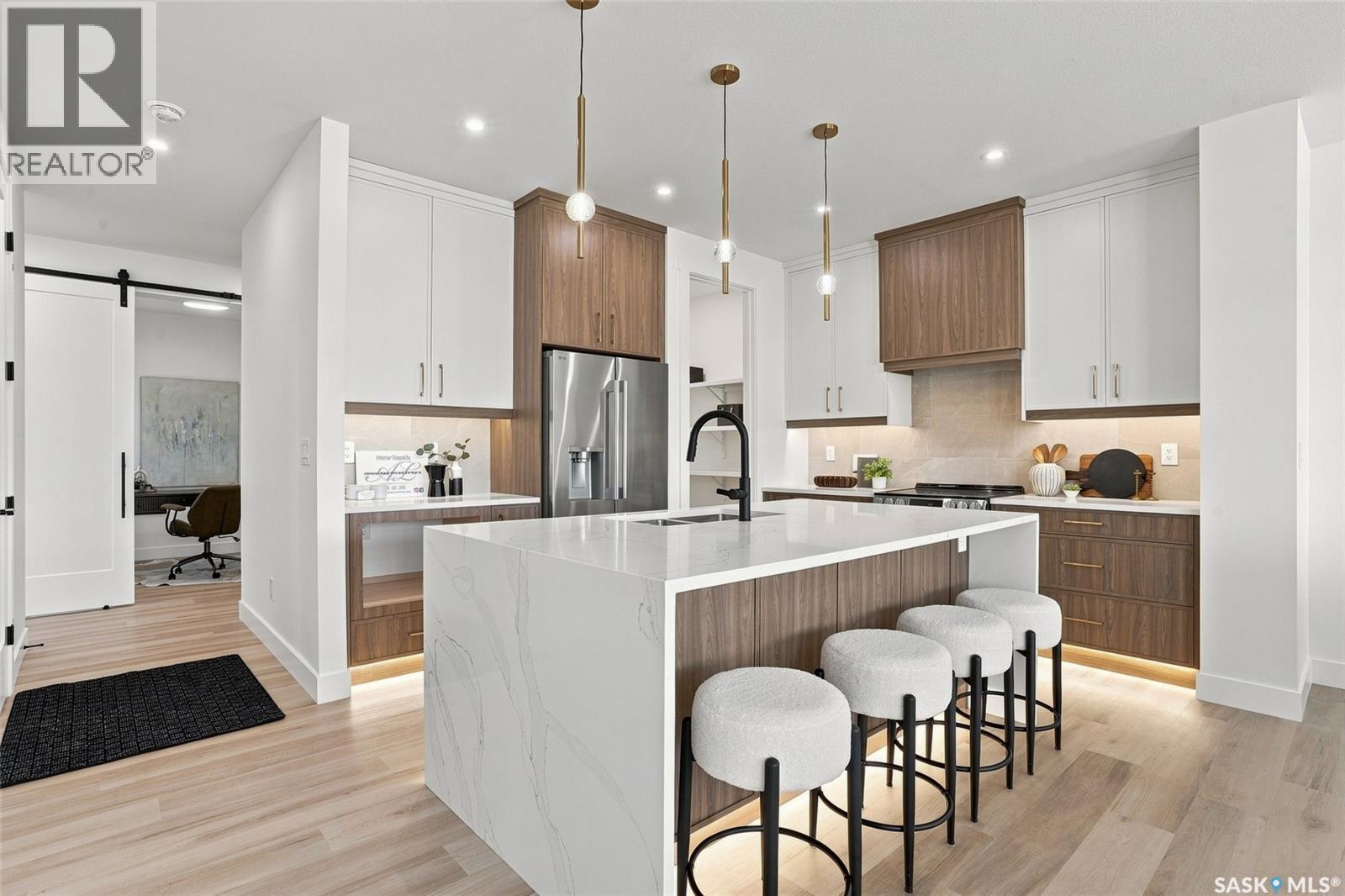102 Cockcroft MANOR - 1