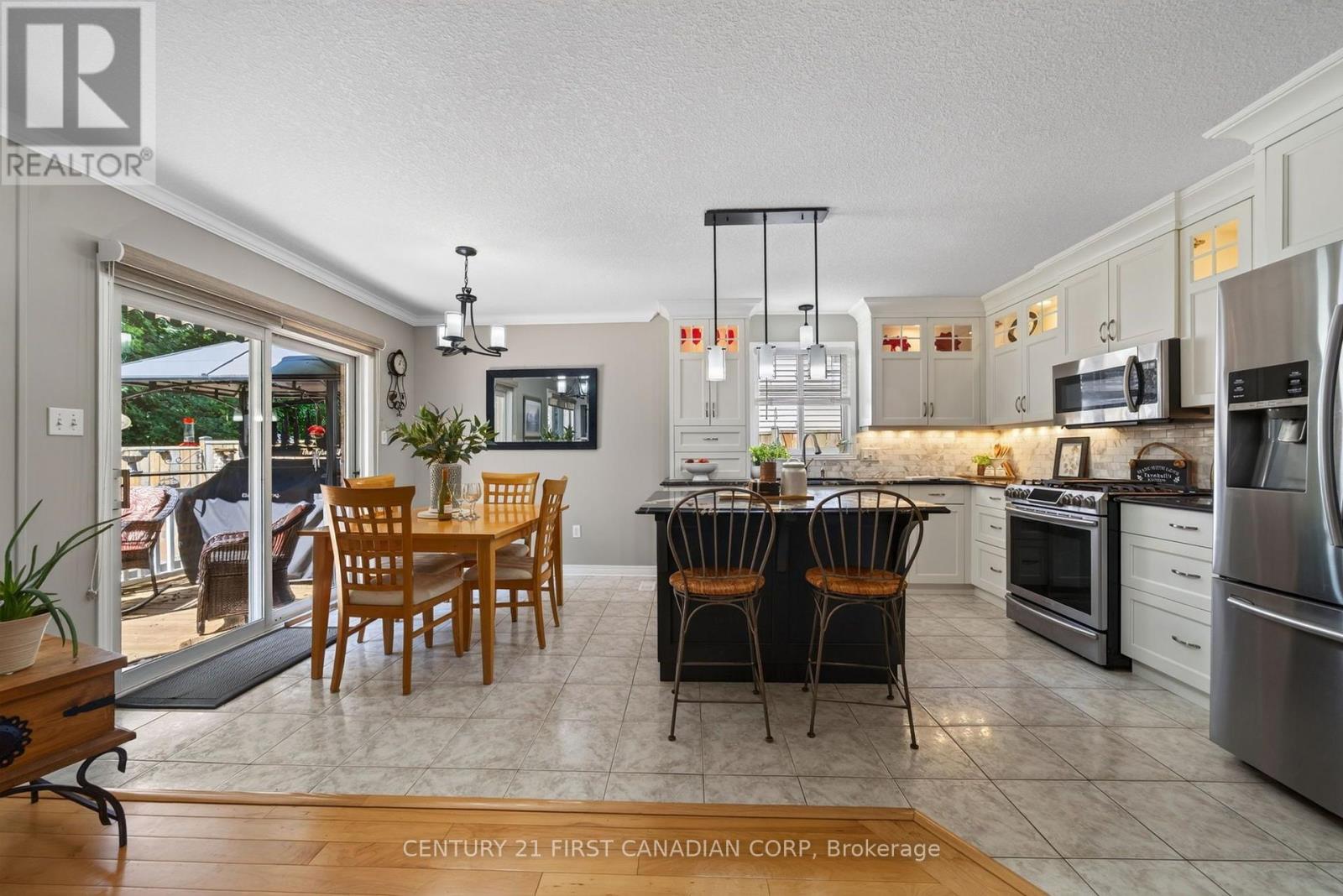 67 MOFFATT LANE - 28