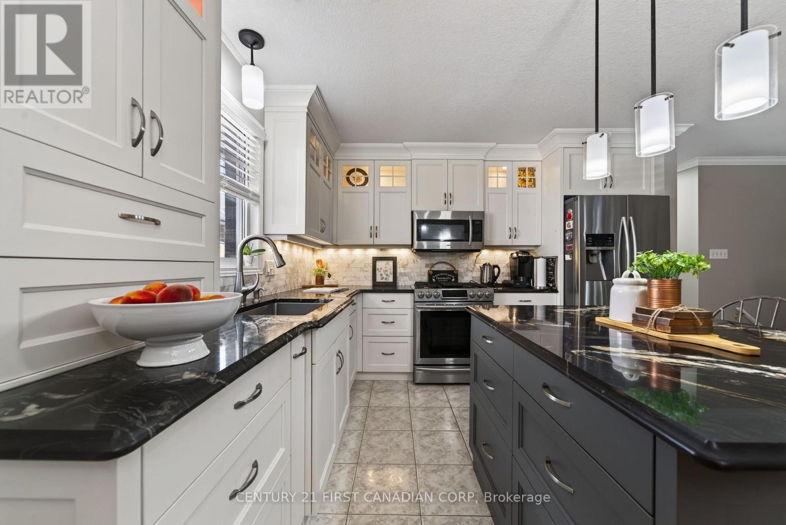 67 MOFFATT LANE - 30