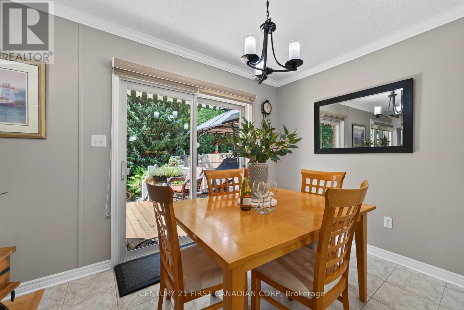 67 MOFFATT LANE - 31
