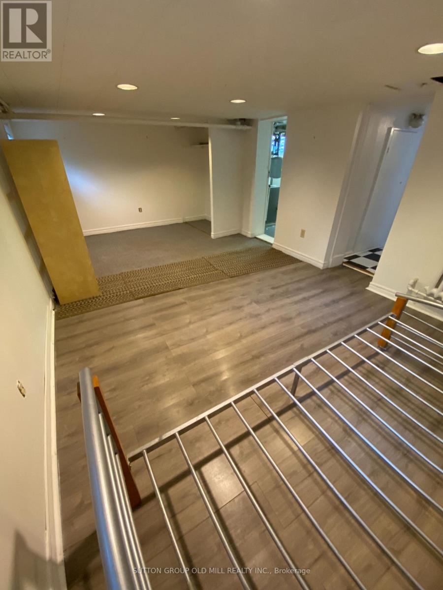 46 RICHARD AVENUE - 27