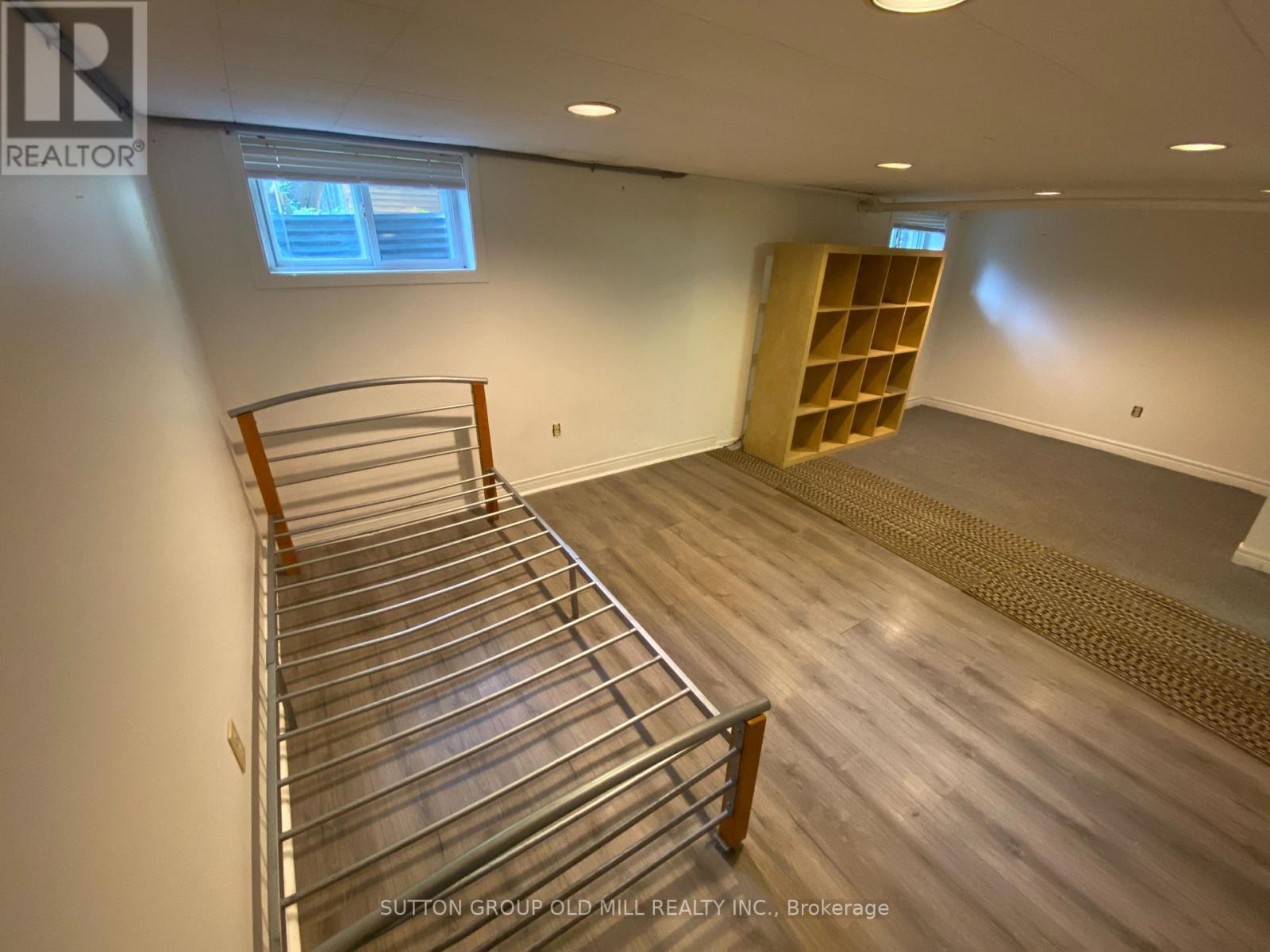 46 RICHARD AVENUE - 29