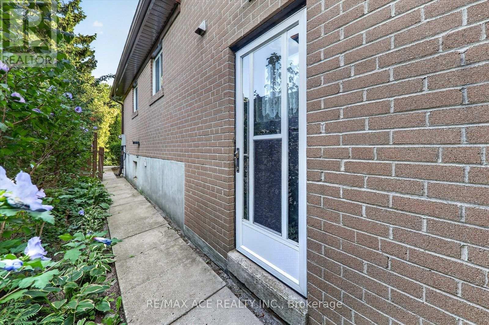 100 MERKLEY SQUARE - 40