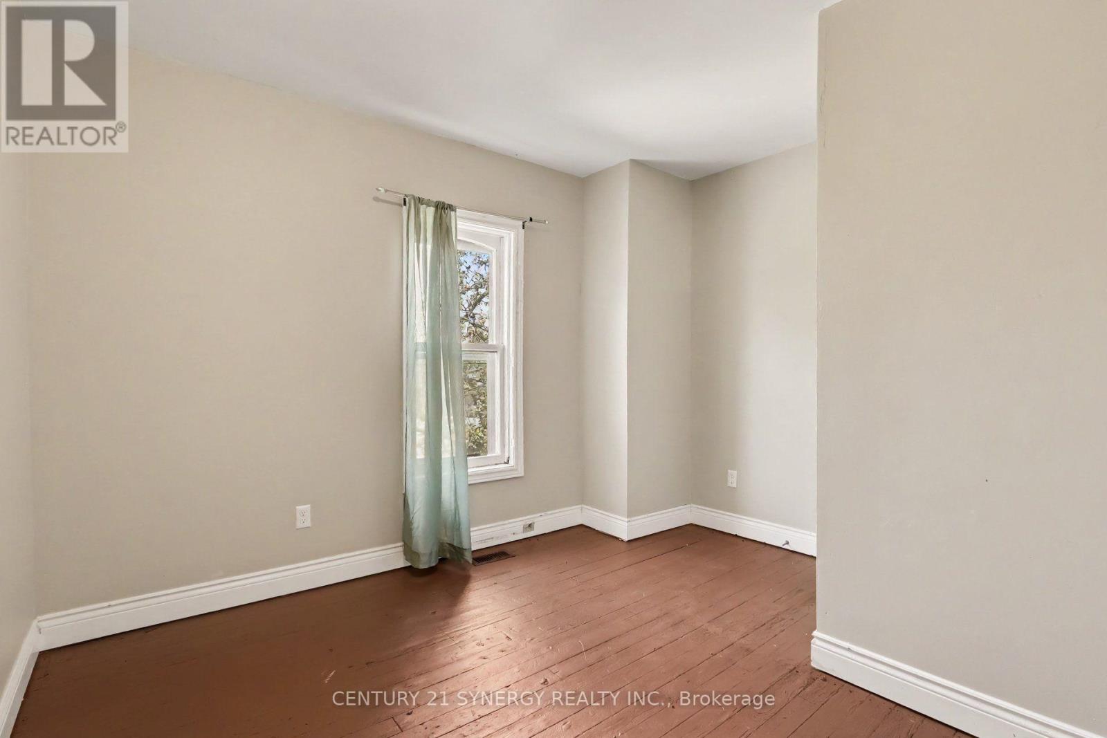 37 SMITHS FALLS AVENUE - Image 19