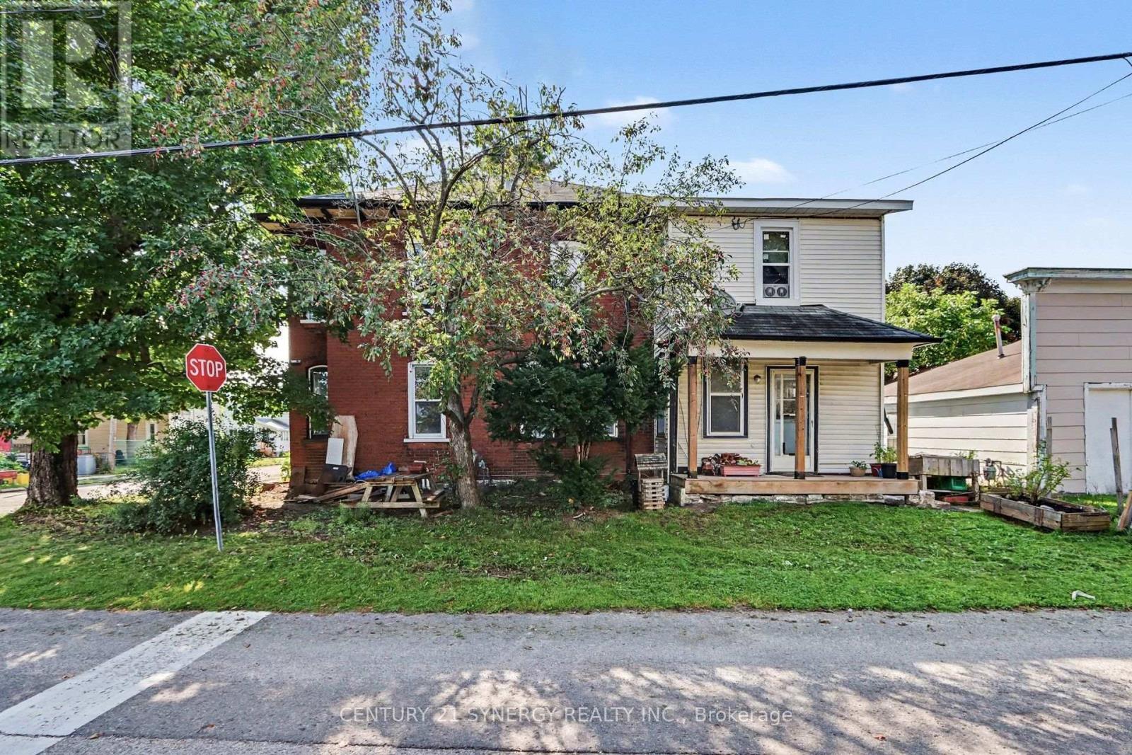 37 SMITHS FALLS AVENUE - 27