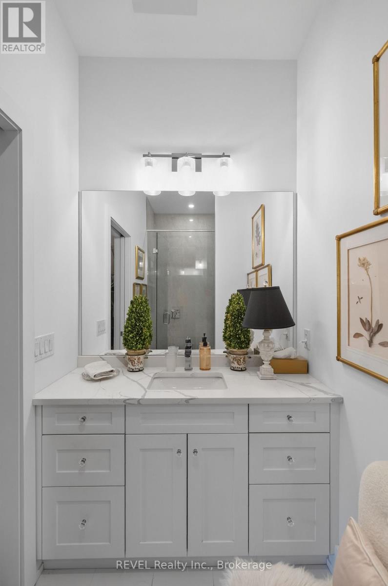 #606 77 YATES STREET - 31
