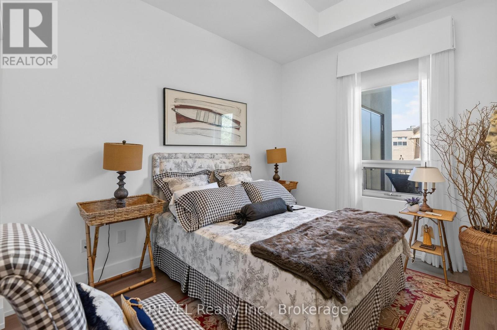 #606 77 YATES STREET - 35