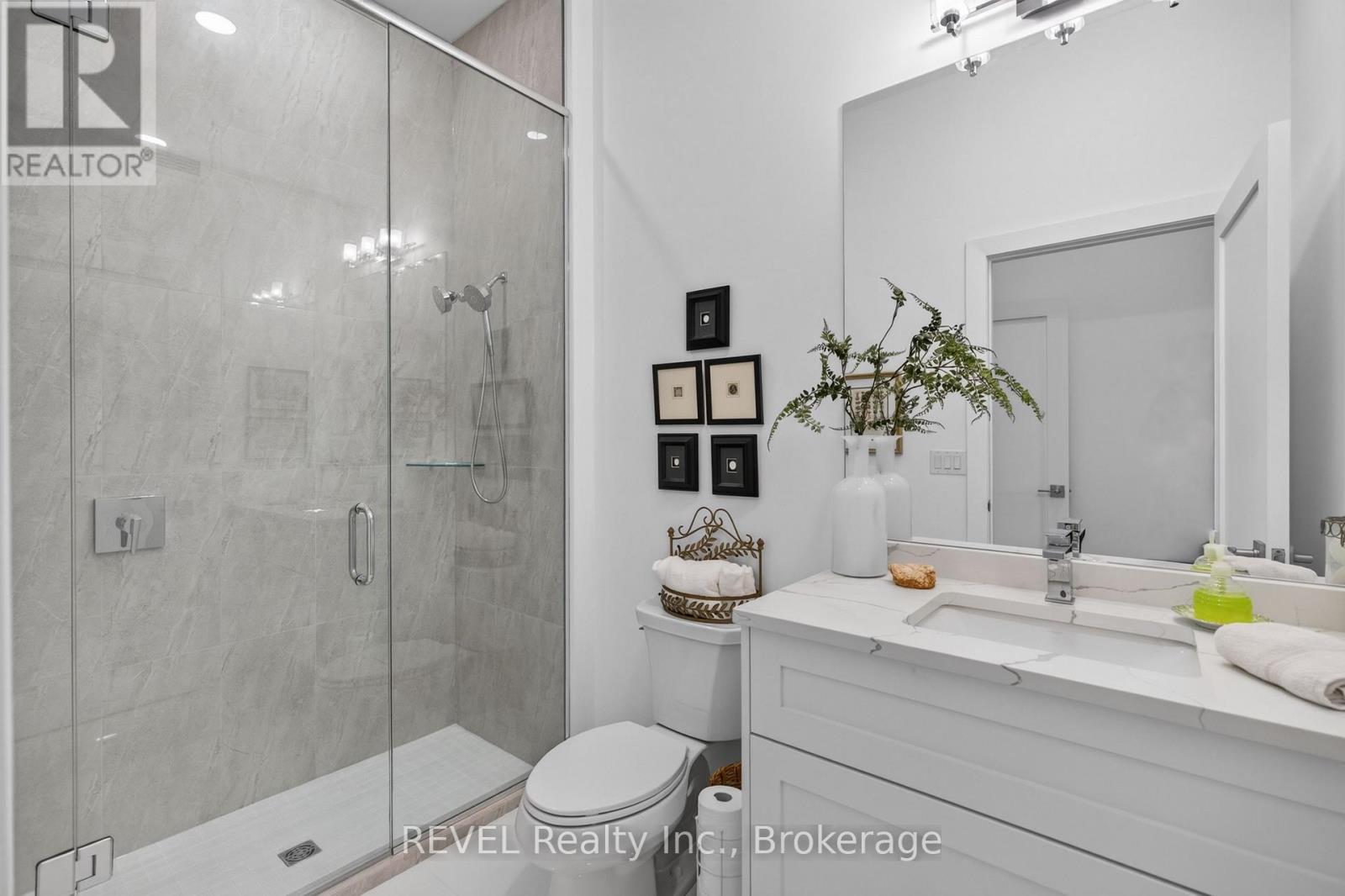 #606 77 YATES STREET - 37