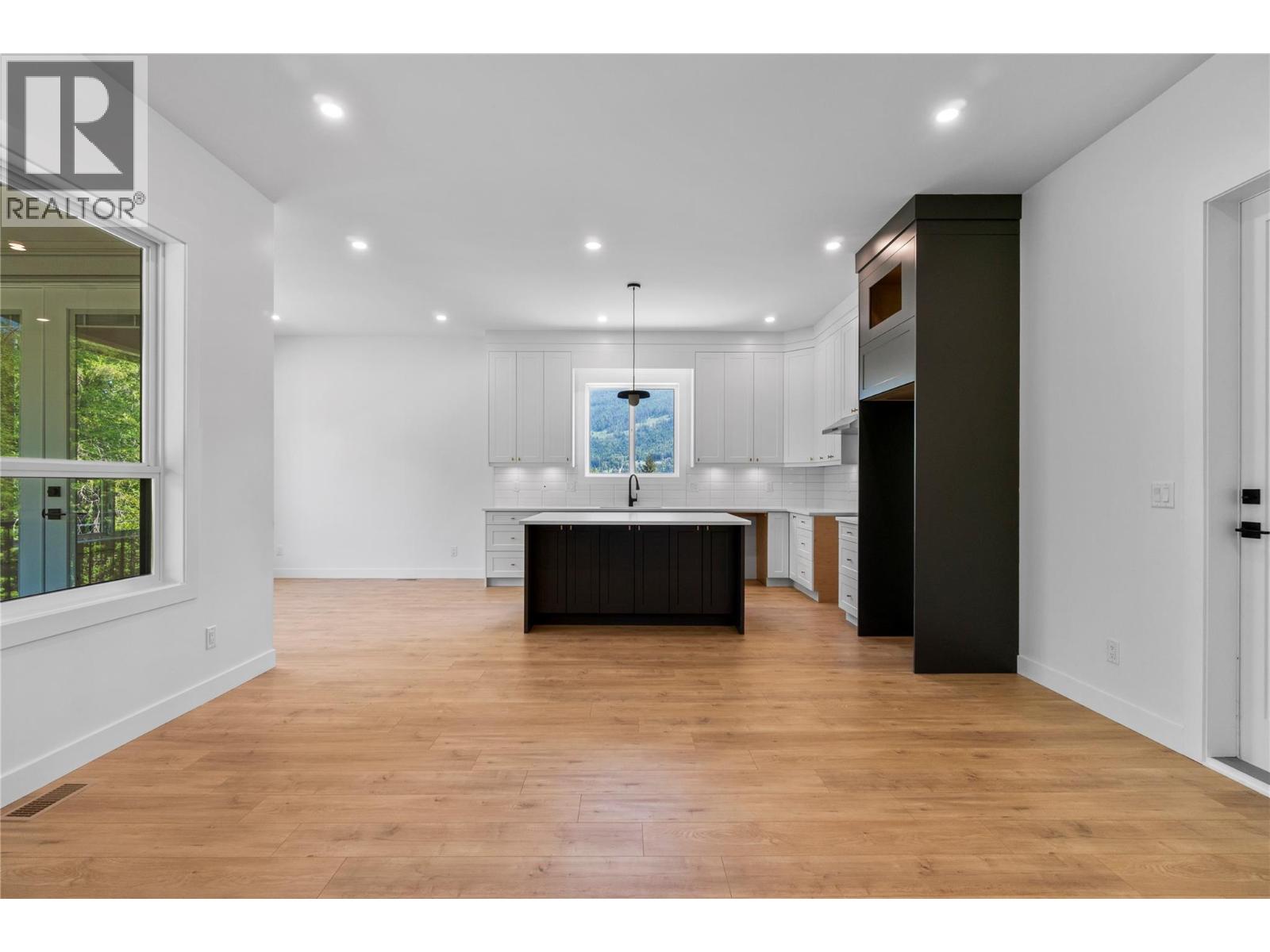 4221 69 Avenue NE - Image 8