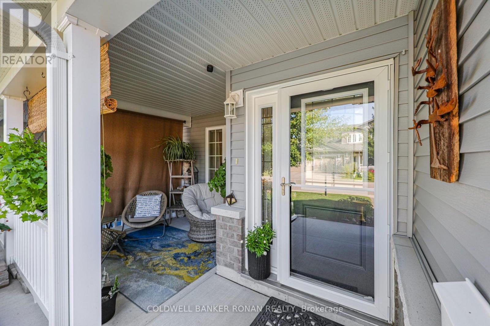 82 IVY CRESCENT - 2