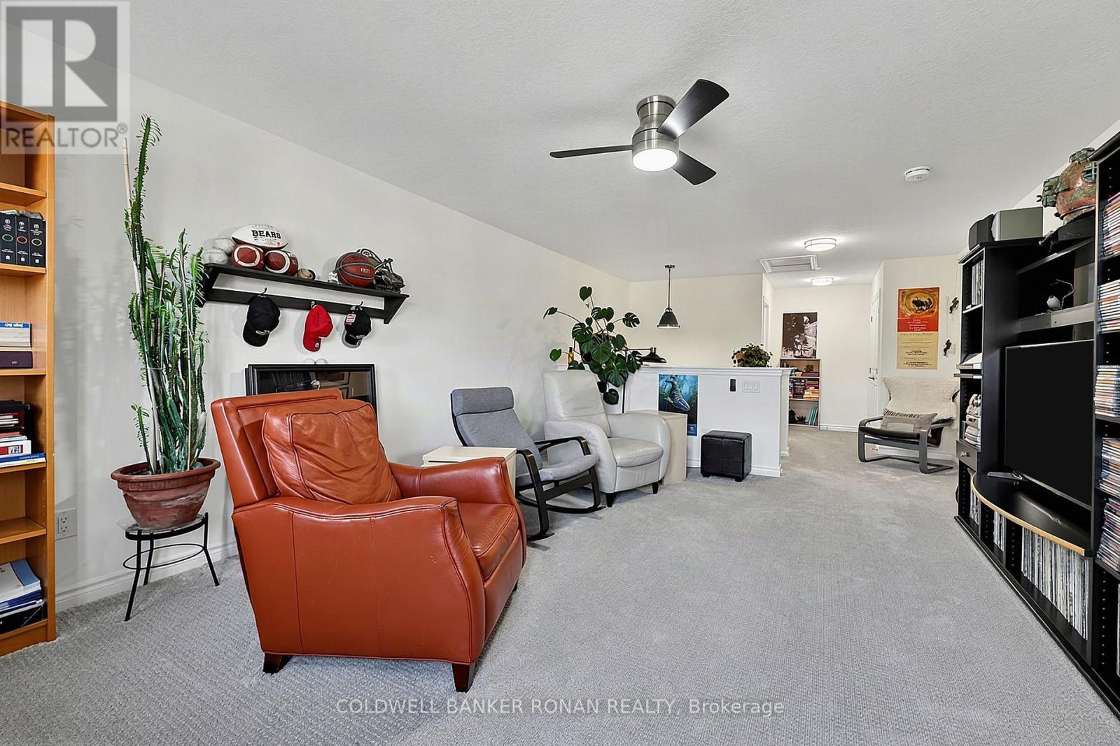 82 IVY CRESCENT - 22