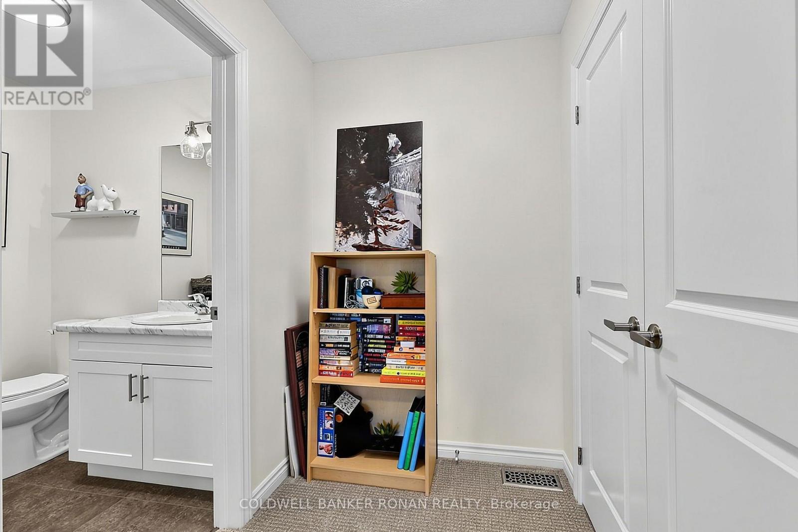 82 IVY CRESCENT - 23