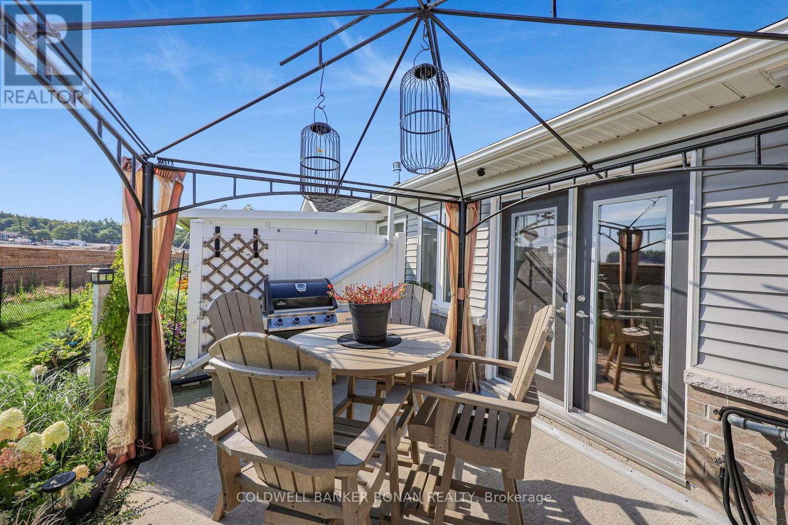 82 IVY CRESCENT - 26