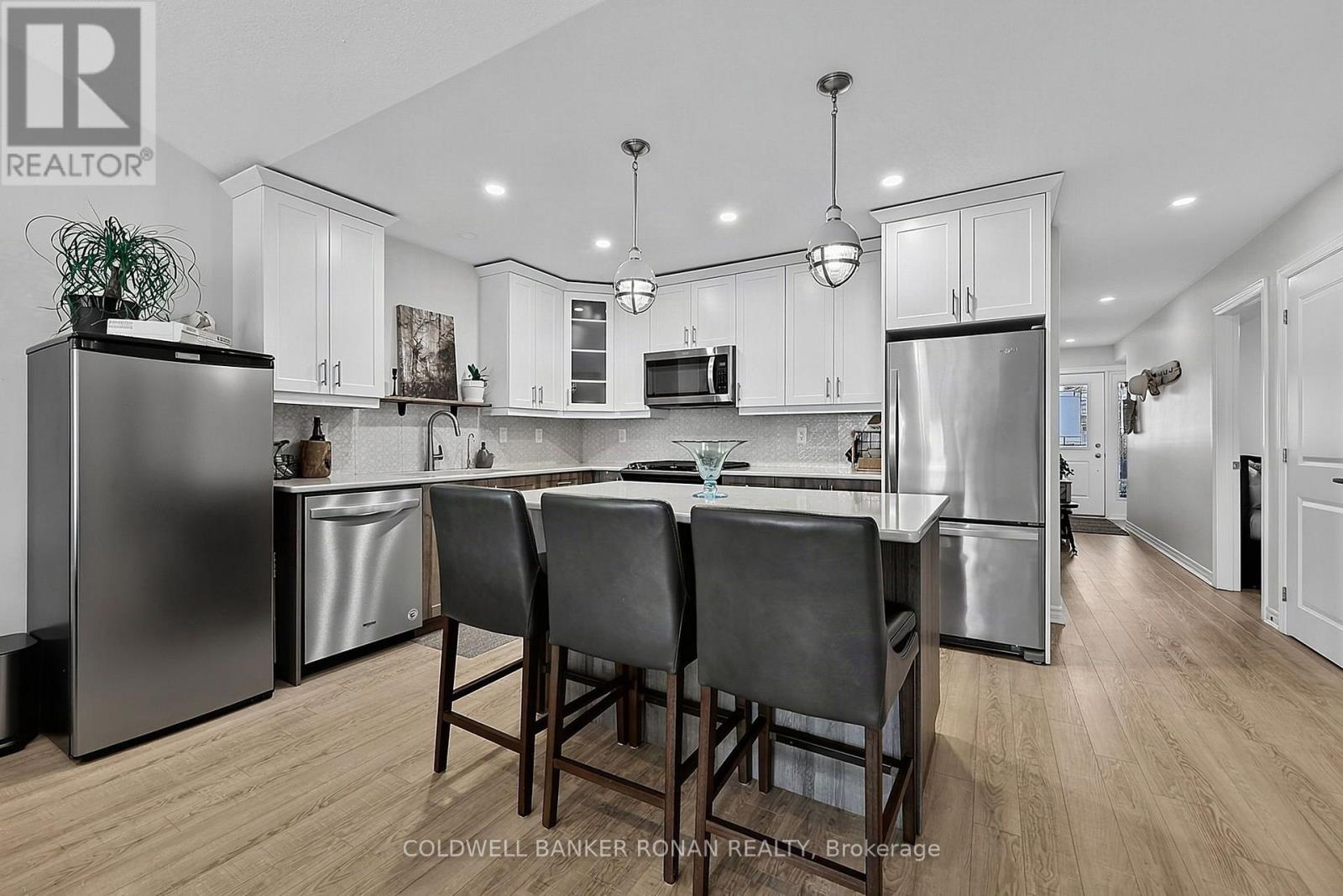82 IVY CRESCENT - 7