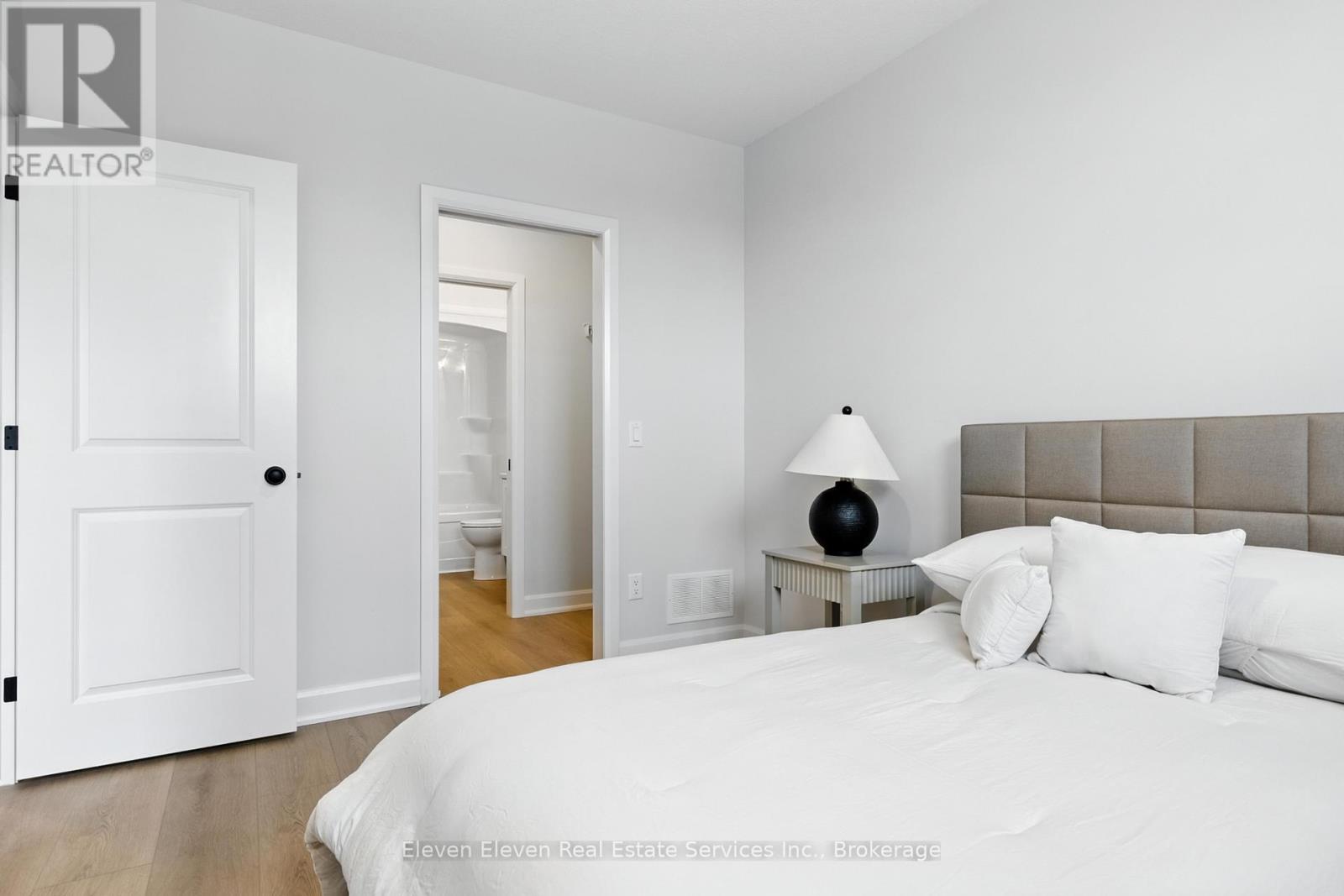 #12 440 WELLINGTON STREET E - 12