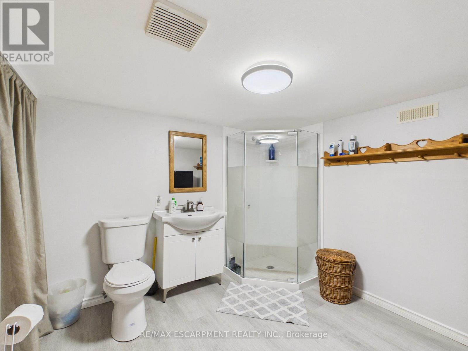 25 WELLINGTON STREET - 24