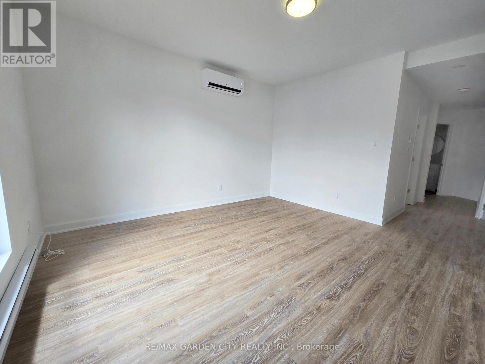 #2 63 Main Street East, Grimsby (Grimsby East), Ontario, L3M1M7, Grimsby (Grimsby East), Ontario — photo 4 of 5