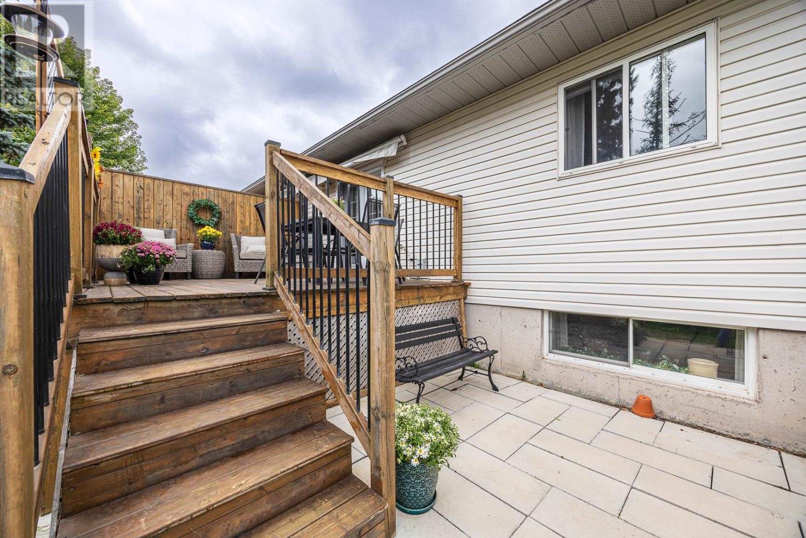 25 Village CT - 37